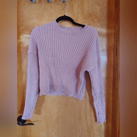 assorted sweaters - Picture 14 of 14